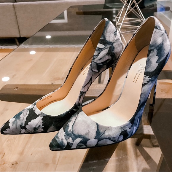 Daya by Zendaya Atmore II Black/White/Floral Pumps - Picture 2 of 5